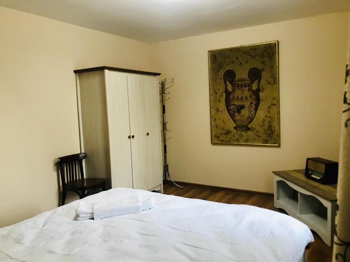 Apartament La Vila Curtea De Arges Luaran gambar