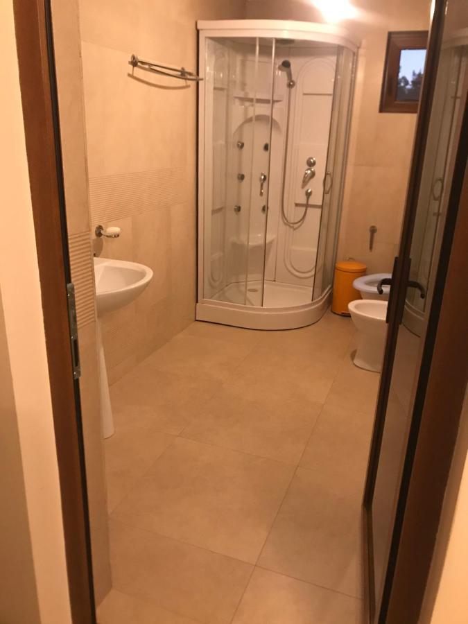Apartament La Vila Curtea De Arges Luaran gambar