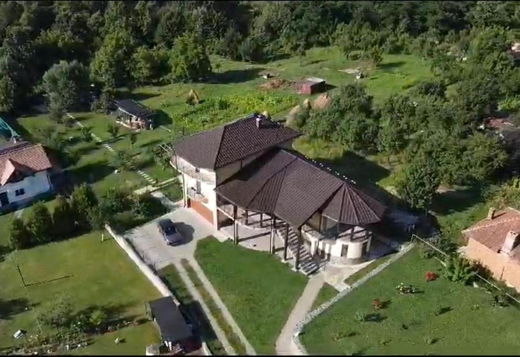 Apartament La Vila Curtea De Arges Luaran gambar